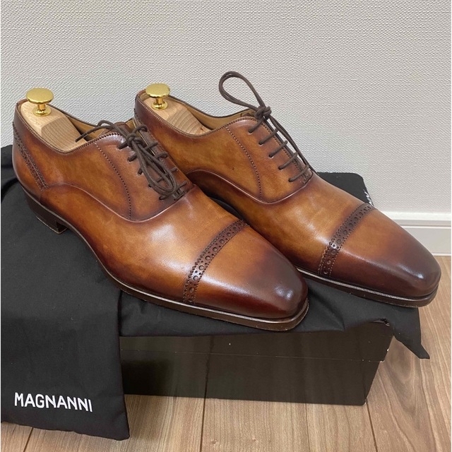 ドレス/ビジネスMAGNANNI 41  1度短時間使用　サルト・レカミエのシューキーパー付