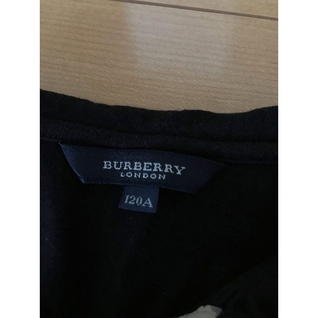 BURBERRY(バーバリー)のバーバリー　Burberry ブラック　トップス　120 キッズ/ベビー/マタニティのキッズ服女の子用(90cm~)(Tシャツ/カットソー)の商品写真