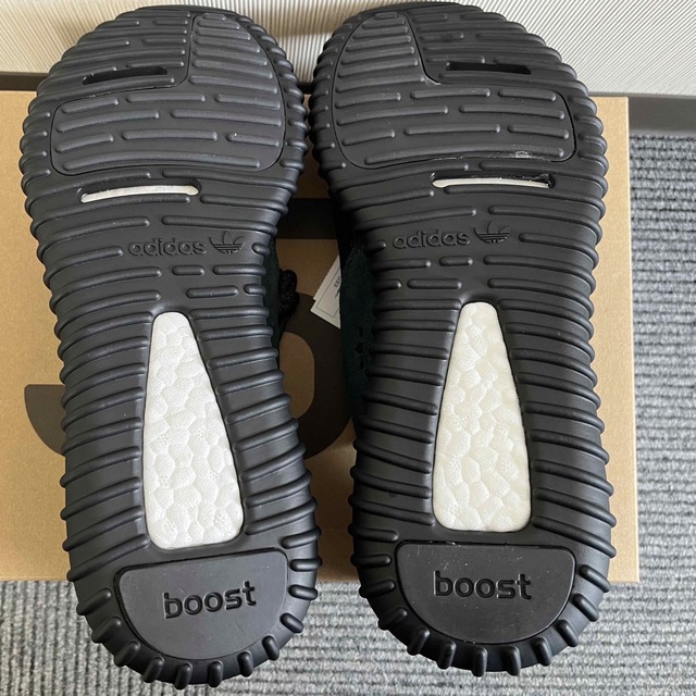 YEEZY（adidas）(イージー)のYEEZY BOOST 350 PIRATE BLACK 28.5 US10.5 メンズの靴/シューズ(スニーカー)の商品写真