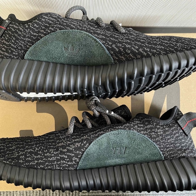 YEEZY（adidas）(イージー)のYEEZY BOOST 350 PIRATE BLACK 28.5 US10.5 メンズの靴/シューズ(スニーカー)の商品写真