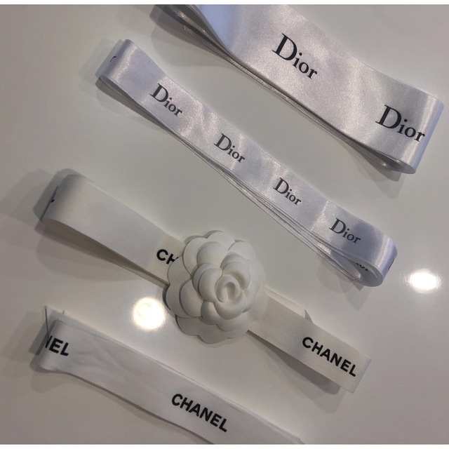 Christian Dior(クリスチャンディオール)のDior(ディオール)リボン2本CHANEL(シャネル)リボン2本 インテリア/住まい/日用品のオフィス用品(ラッピング/包装)の商品写真