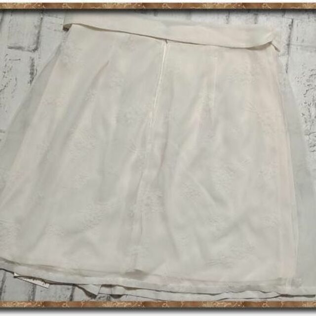 SNIDEL(スナイデル)のスナイデル　リボン付きフロッキースカート　白 レディースのスカート(ミニスカート)の商品写真