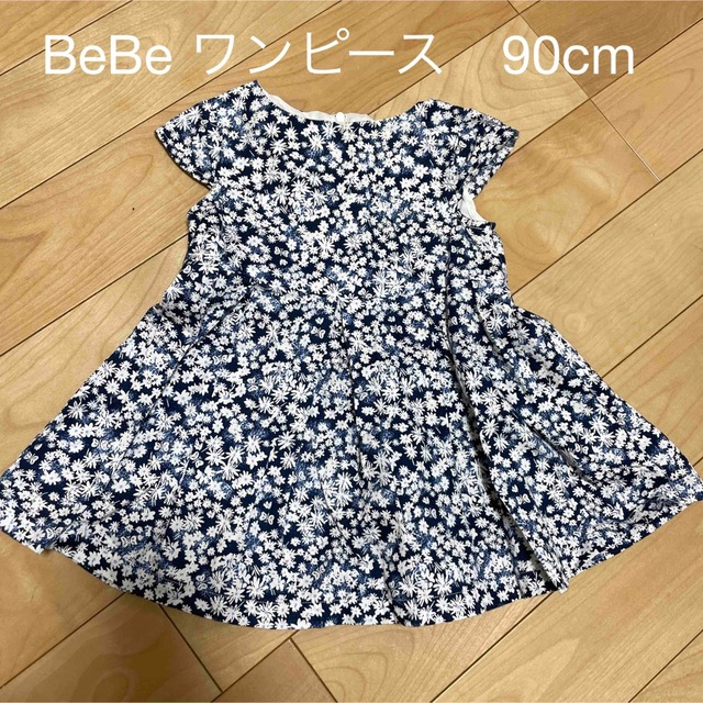 BeBe(ベベ)のBeBe 花柄ワンピース　90cm ベビードレス キッズ/ベビー/マタニティのキッズ服女の子用(90cm~)(ワンピース)の商品写真