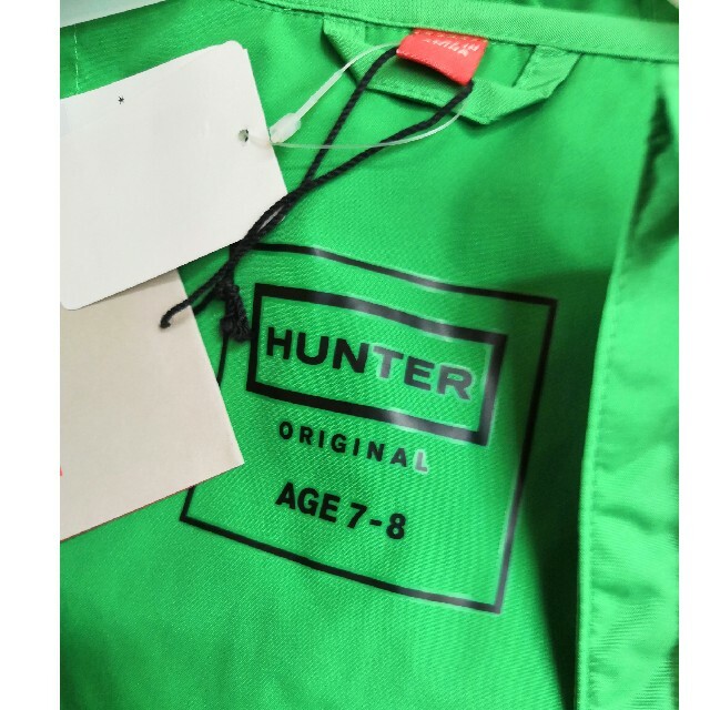 HUNTER(ハンター)の新品　ハンター　HUNTER  レインコート　ジャケット　キッズ　緑　グリーン キッズ/ベビー/マタニティのこども用ファッション小物(レインコート)の商品写真