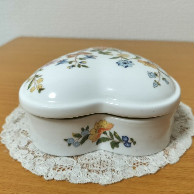 Aynsley China(エインズレイ)のエインズレイ  AYNSLEY 陶器製 小物入れ コテージガーデン インテリア/住まい/日用品のインテリア小物(置物)の商品写真