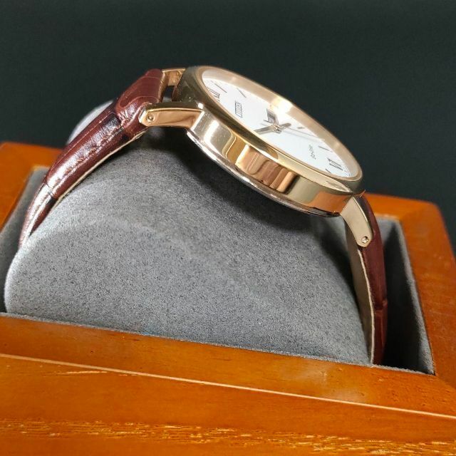 CITIZEN(シチズン)の極美品✨CITIZEN　シチズン　ホワイト　ゴールド　レザーバンド　ソーラー メンズの時計(腕時計(アナログ))の商品写真