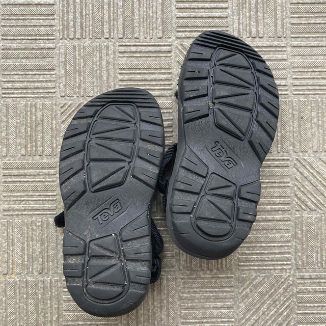 Teva(テバ)のteva ハリケーン　ブラック　15cm キッズ/ベビー/マタニティのキッズ靴/シューズ(15cm~)(サンダル)の商品写真