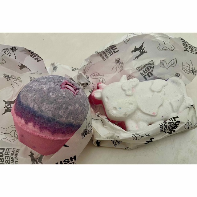 LUSH(ラッシュ)の新品★LUSH バスボム2個セット コスメ/美容のボディケア(入浴剤/バスソルト)の商品写真