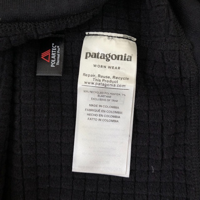 patagonia(パタゴニア)の□□Patagonia パタゴニア メンズ衣料 パーカー R1エアフルジップフーディ   SIZE M 40090 ブラック メンズのトップス(パーカー)の商品写真