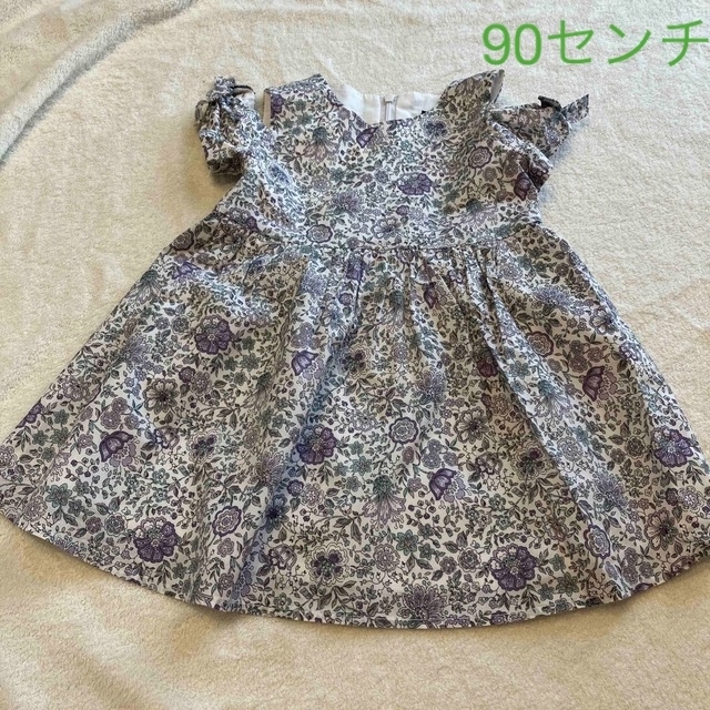 BeBe(ベベ)のBEBE ワンピース　90センチ キッズ/ベビー/マタニティのキッズ服女の子用(90cm~)(ワンピース)の商品写真