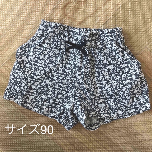 apres les cours(アプレレクール)のアプレレクール　ショートパンツ　花柄　90 キッズ/ベビー/マタニティのキッズ服女の子用(90cm~)(パンツ/スパッツ)の商品写真