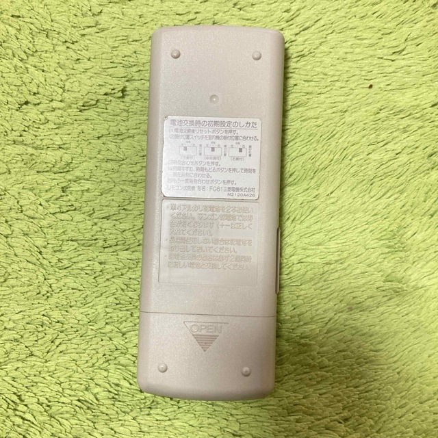 三菱(ミツビシ)のMITSUBISHI エアコンリモコン M2120A426 スマホ/家電/カメラの冷暖房/空調(その他)の商品写真