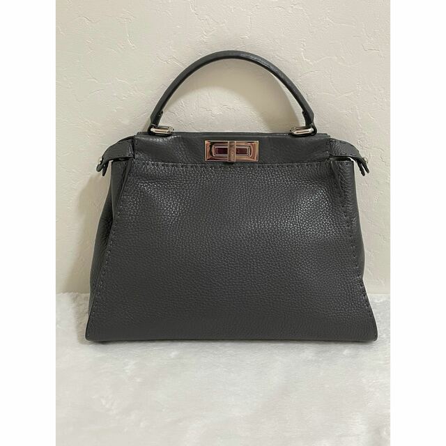 ✨美品✨日本限定✨FENDI フェンディ セレリア ピーカブー レギュラー