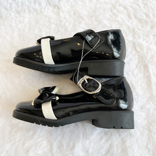 【14.5cm～15cm女の子】《未使用品》フォーマル靴 エナメル ブラック キッズ/ベビー/マタニティのベビー靴/シューズ(~14cm)(フォーマルシューズ)の商品写真