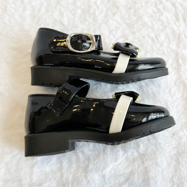 【14.5cm～15cm女の子】《未使用品》フォーマル靴 エナメル ブラック キッズ/ベビー/マタニティのベビー靴/シューズ(~14cm)(フォーマルシューズ)の商品写真