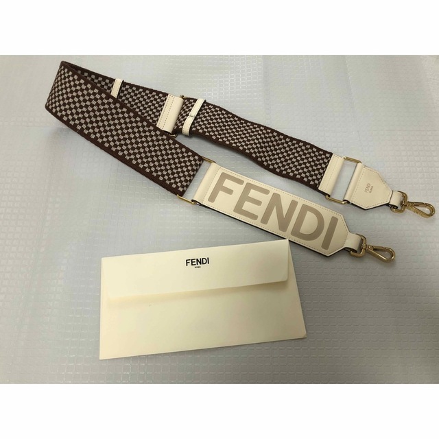 FENDI(フェンディ)のFENDIバッグショルダー10万 レディースのバッグ(ショルダーバッグ)の商品写真