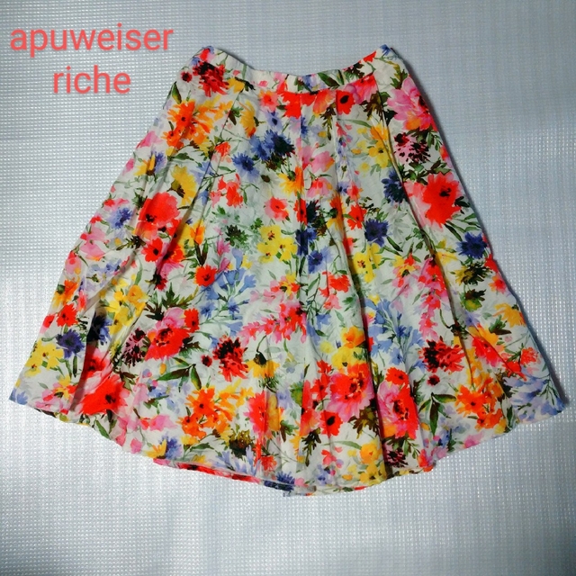 Apuweiser-riche(アプワイザーリッシェ)の【送料込】apuweiser−riche　花柄スカート レディースのスカート(ひざ丈スカート)の商品写真