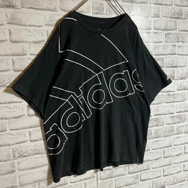 adidas(アディダス)の【人気デザイン】アディダス⭐︎全体ビッグロゴTシャツ　ゆったり メンズのトップス(Tシャツ/カットソー(半袖/袖なし))の商品写真