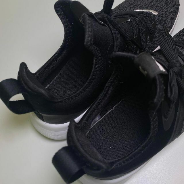 NIKE(ナイキ)の2005定1.8万1回 ナイキ トレーニング シューズ スニーカー 24㎝ レディースの靴/シューズ(スニーカー)の商品写真