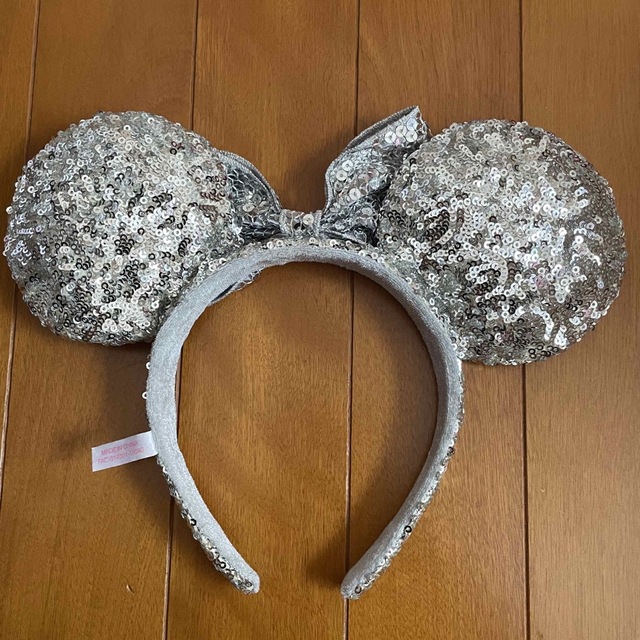 Disney(ディズニー)のディズニーランド　ディズニーシー　カチューシャ　スパンコール　シルバー レディースのヘアアクセサリー(カチューシャ)の商品写真