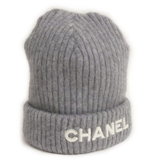 CHANEL(シャネル)のシャネル スパンコールロゴ ニット帽 ニットキャップ 帽子 カシミヤ グレー CHANEL（美品） レディースの帽子(ニット帽/ビーニー)の商品写真