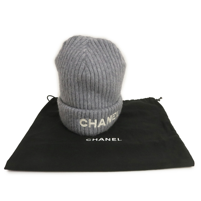 CHANEL(シャネル)のシャネル スパンコールロゴ ニット帽 ニットキャップ 帽子 カシミヤ グレー CHANEL（美品） レディースの帽子(ニット帽/ビーニー)の商品写真
