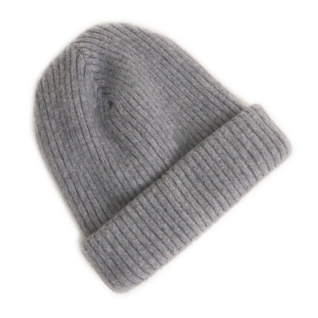 CHANEL(シャネル)のシャネル スパンコールロゴ ニット帽 ニットキャップ 帽子 カシミヤ グレー CHANEL（美品） レディースの帽子(ニット帽/ビーニー)の商品写真