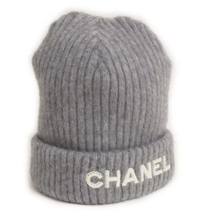 シャネル(CHANEL)のシャネル スパンコールロゴ ニット帽 ニットキャップ 帽子 カシミヤ グレー CHANEL（美品）(ニット帽/ビーニー)