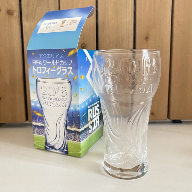 コカ・コーラ(コカコーラ)のアクエリアス FIFA ロシア ワールドカップ 2018 トロフィーグラス スポーツ/アウトドアのサッカー/フットサル(記念品/関連グッズ)の商品写真