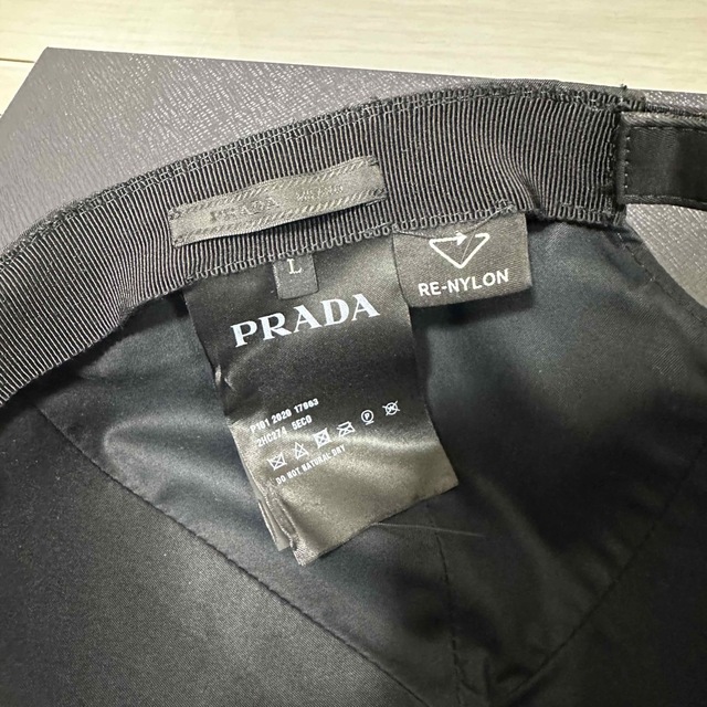 PRADA(プラダ)のPRADA プラダ ベースボールキャップ 2HC274 ReNylon 美品 メンズの帽子(キャップ)の商品写真