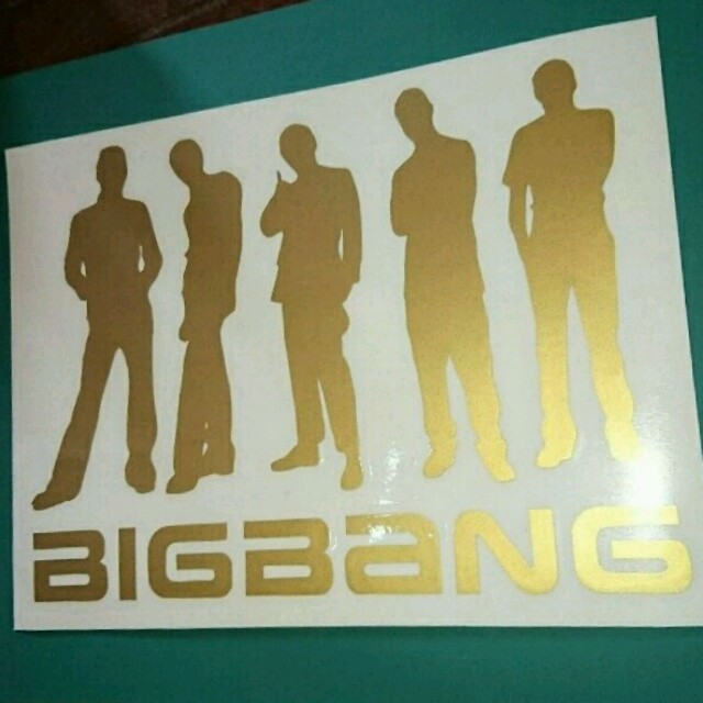 BIGBANG(ビッグバン)のＢＩＧＢＡＮＧステッカー エンタメ/ホビーのタレントグッズ(ミュージシャン)の商品写真