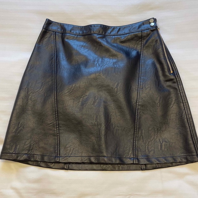 ZARA(ザラ)のフェイクレザー台形ミニスカート レディースのスカート(ミニスカート)の商品写真