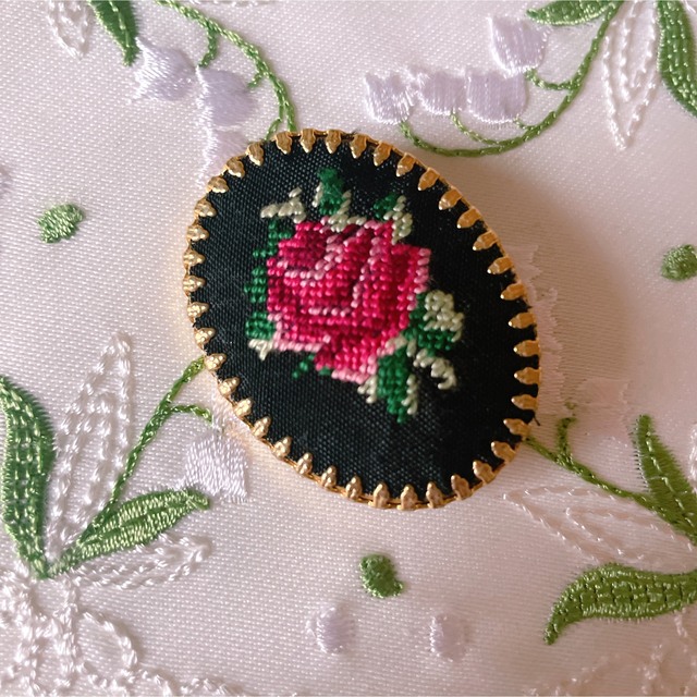 ヴィンテージブローチ 刺繍 プチポワン バラ B3066