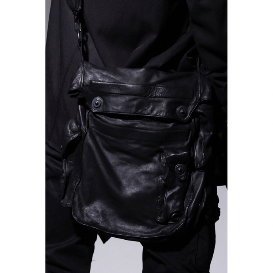 JULIUS(ユリウス)のユリウス ガスマスクレザーバッグ リックオウエンス drkshdw ma+ 革 メンズのバッグ(ショルダーバッグ)の商品写真