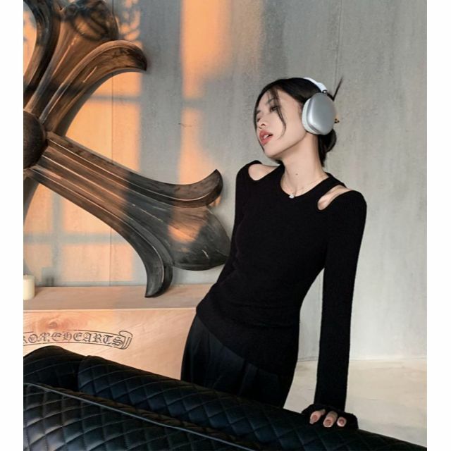 Cutout rib knit カットアウト シルバー リブニット ブラック レディースのトップス(ニット/セーター)の商品写真