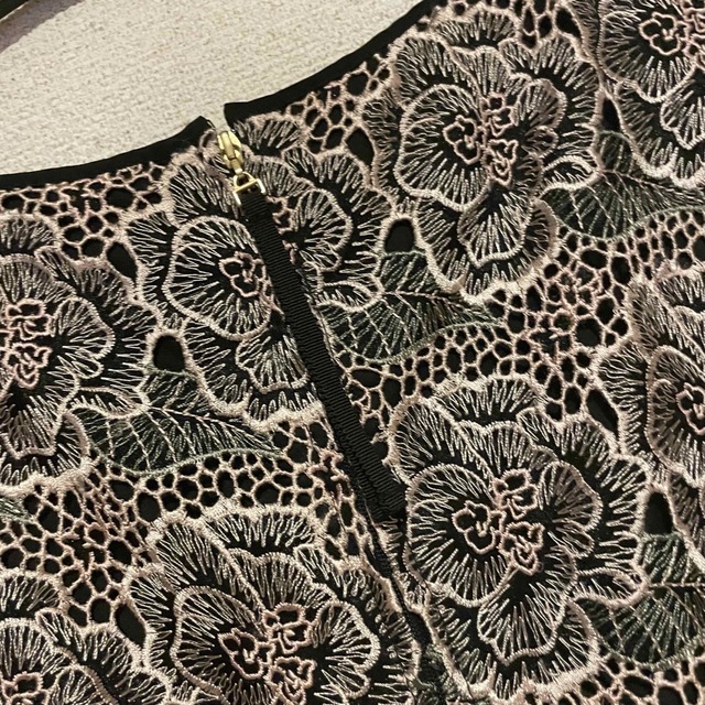 未使用RoseTiaraサイズ42刺繍オーガンジーフラワー柄ワンピース-
