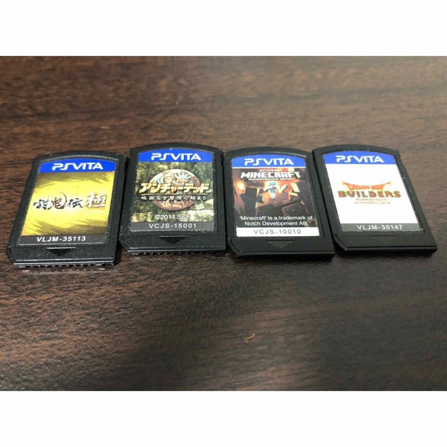 PlayStation Vita(プレイステーションヴィータ)のSONY PlayStation Vita エンタメ/ホビーのゲームソフト/ゲーム機本体(家庭用ゲーム機本体)の商品写真