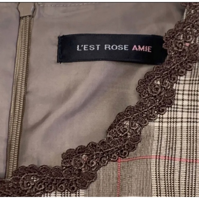 L'EST ROSE(レストローズ)のL'EST ROSE  レストローズ　可愛いワンピース　刺繍 レディースのワンピース(ひざ丈ワンピース)の商品写真
