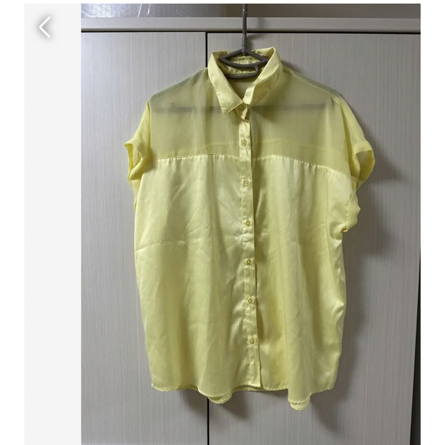 イエローサテンシャツです。 レディースのトップス(シャツ/ブラウス(長袖/七分))の商品写真