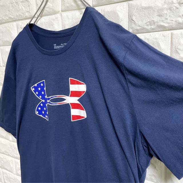 UNDER ARMOUR(アンダーアーマー)のアンダーアーマー　半袖Tシャツ　アメリカ国旗柄　デカロゴ　メンズXXLサイズ メンズのトップス(Tシャツ/カットソー(半袖/袖なし))の商品写真