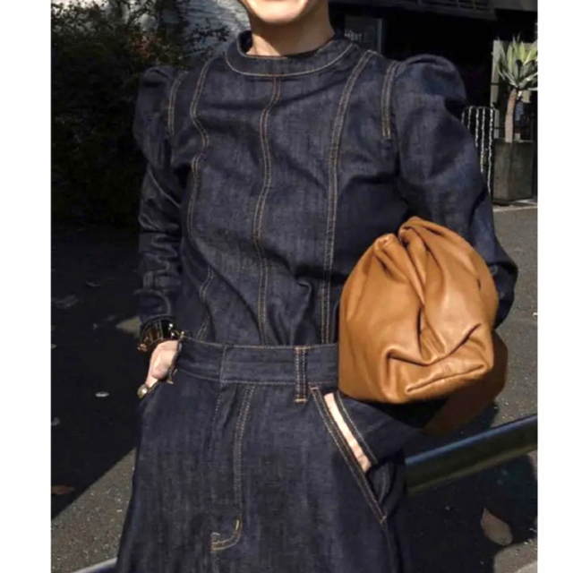 Ameri VINTAGE(アメリヴィンテージ)のAmeri POWER SHOULDER DENIM SET UP レディースのワンピース(ロングワンピース/マキシワンピース)の商品写真