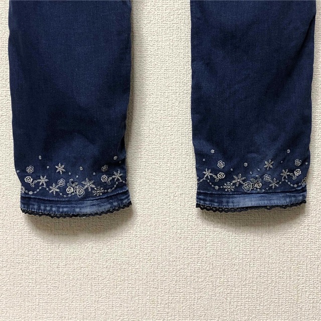 axes femme(アクシーズファム)のaxes femme薔薇雪の結晶刺繍デニムパンツS7号used レディースのパンツ(デニム/ジーンズ)の商品写真