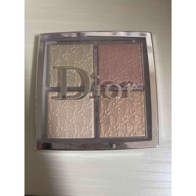 Dior(ディオール)のDior ディオール　バックステージ　フェイスグロウパレット　004 コスメ/美容のベースメイク/化粧品(フェイスパウダー)の商品写真