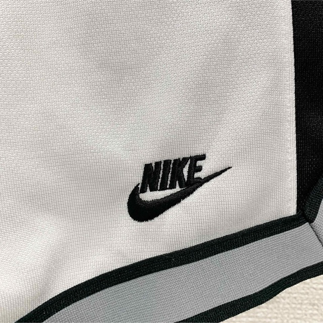 NIKE(ナイキ)の90s NIKE 白タグ ハーフパンツ メンズM 白 黒 バスケパンツ 日本製 メンズのパンツ(ショートパンツ)の商品写真