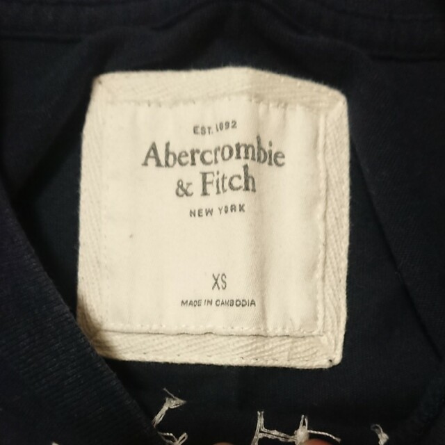 Abercrombie&Fitch(アバクロンビーアンドフィッチ)のアバクロンビー&フィッチ Tシャツ ネイビー レディースのトップス(Tシャツ(半袖/袖なし))の商品写真