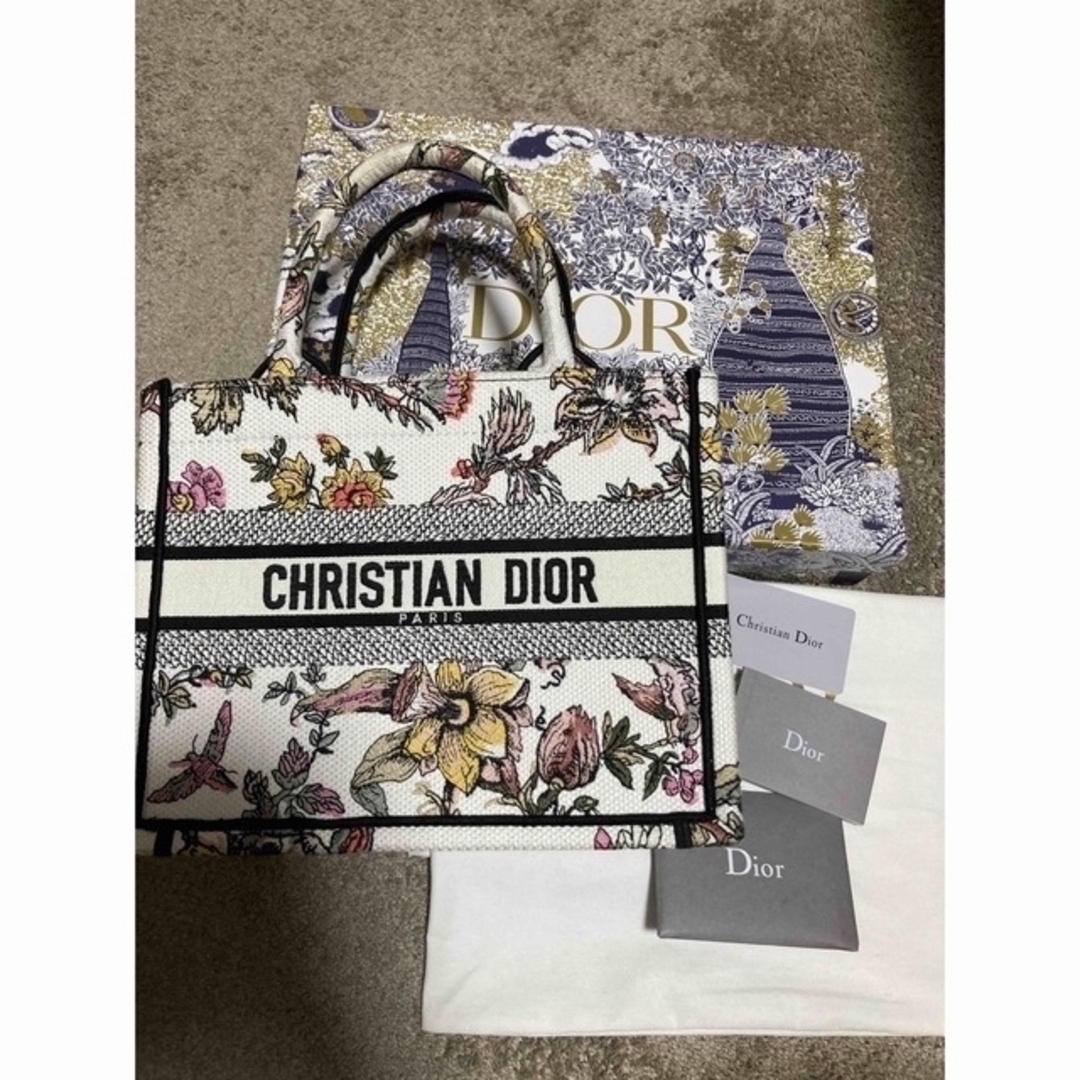 Christian Dior(クリスチャンディオール)のChristian Dior Book toteブックトーク　スモール レディースのバッグ(トートバッグ)の商品写真