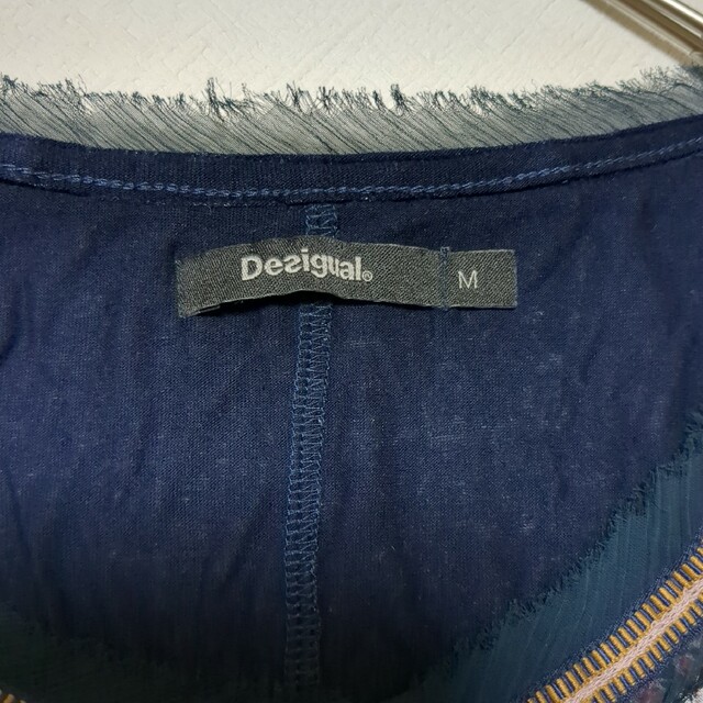 DESIGUAL(デシグアル)の【美品】デシグアル　バッチワーク風　切替　総柄　カットソー　トップス レディースのトップス(カットソー(半袖/袖なし))の商品写真