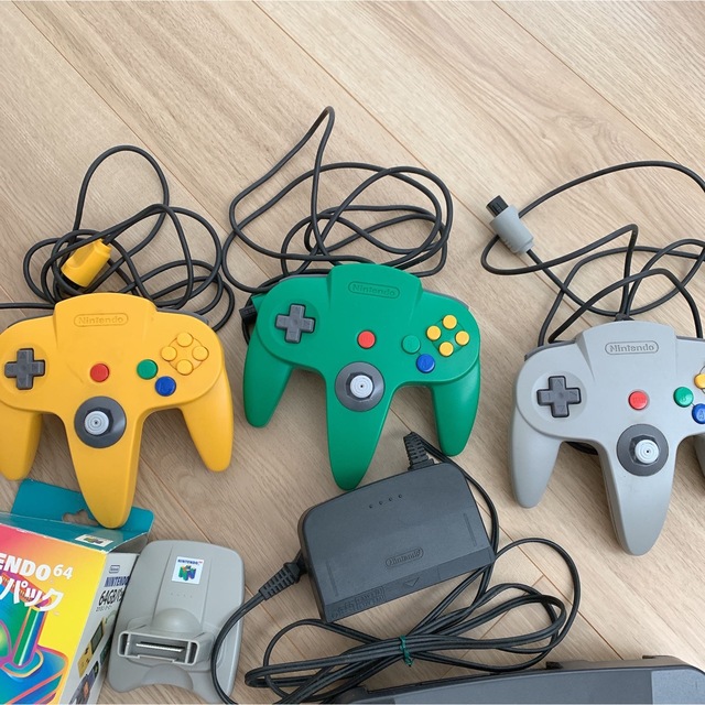 NINTENDO 64(ニンテンドウ64)のジャンク品　Nintendo 任天堂　64 本体　ソフト  エンタメ/ホビーのゲームソフト/ゲーム機本体(家庭用ゲーム機本体)の商品写真