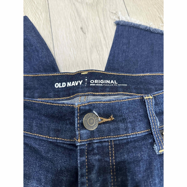 Old Navy(オールドネイビー)のOLDNAVY 切りっぱなしデニム レディースのパンツ(デニム/ジーンズ)の商品写真