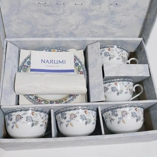 ナルミ(NARUMI)の新品未使用品 NARUMI ナルミ ボーンチャイナ　カップ＆ソーサー 5客セット(食器)